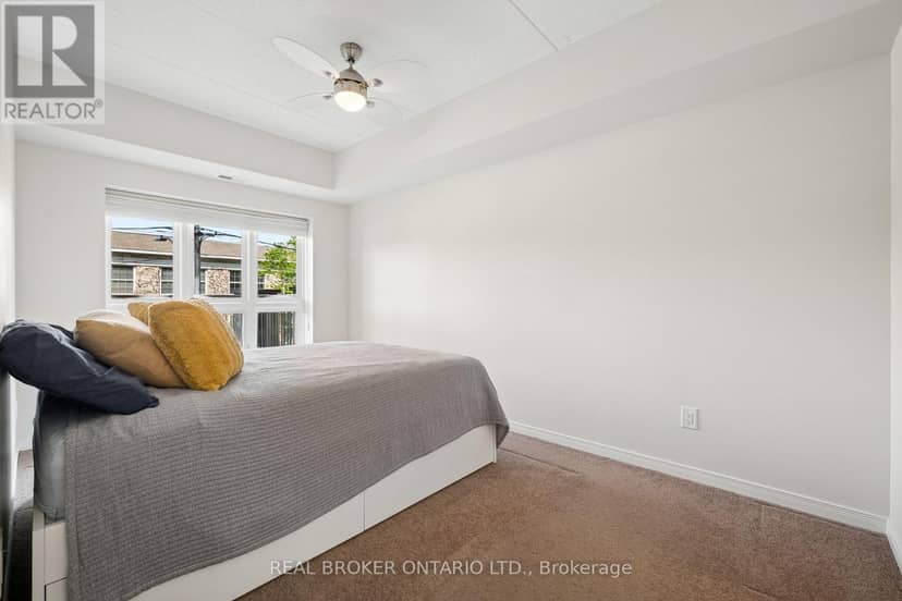 211 - 155 Water Street S — photo 13 of 32