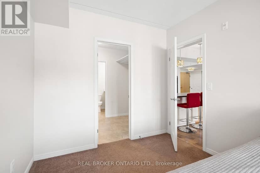 211 - 155 Water Street S — photo 15 of 32