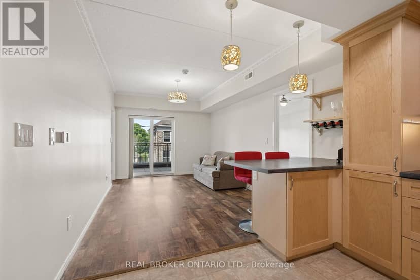 211 - 155 Water Street S — photo 9 of 32