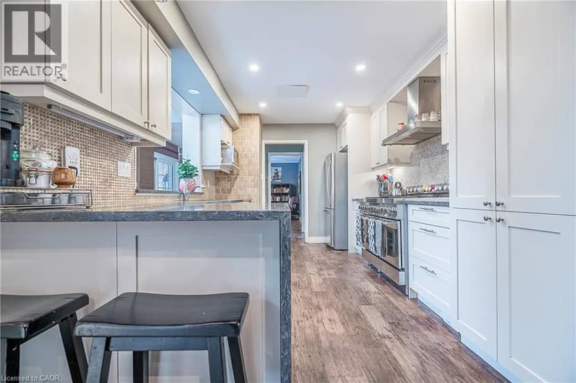 115 SOUTHWOOD Drive — photo 14 of 34