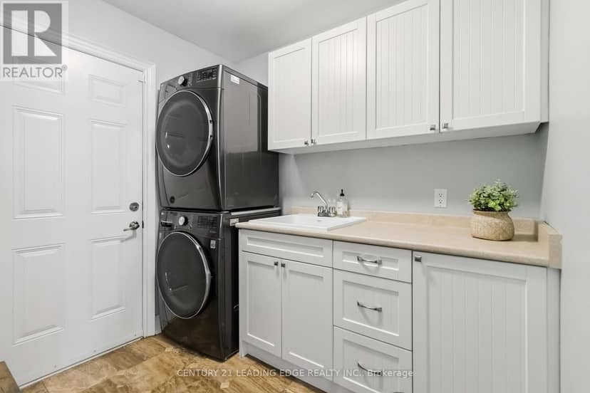 6 Birchcliffe Drive — photo 13 of 31