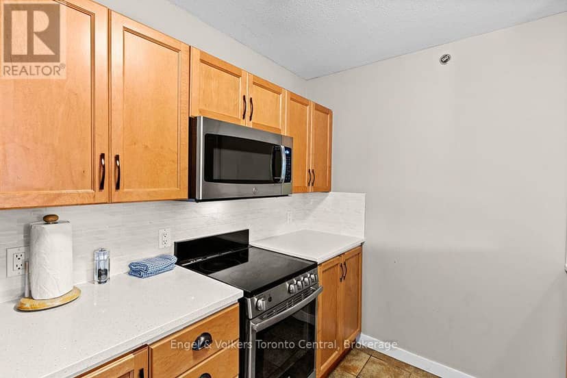 275 - 156 Jozo Weider Boulevard — photo 18 of 40