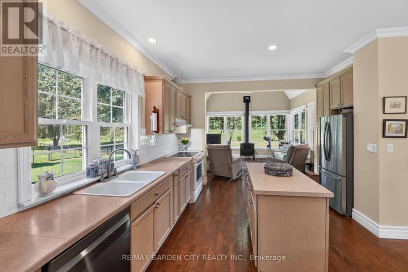 413 8th Concession Road E — photo 11 of 40