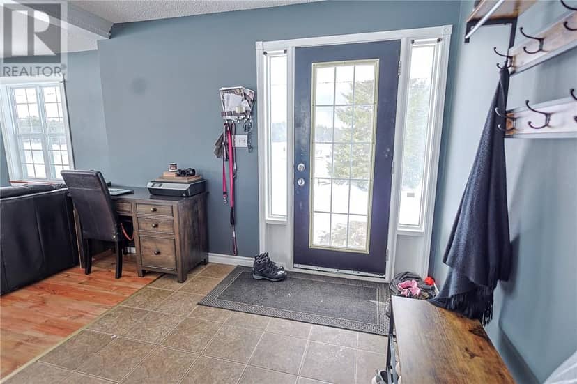 721 Piquette Road — photo 4 of 40