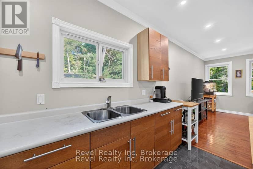 683 Lafontaine Road W — photo 13 of 33