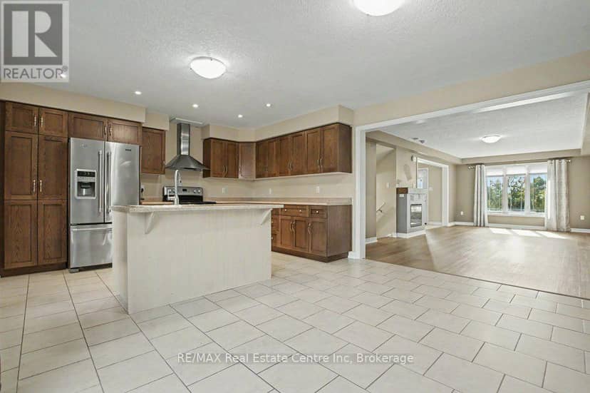 14 - 14 Amos Drive — photo 12 of 40