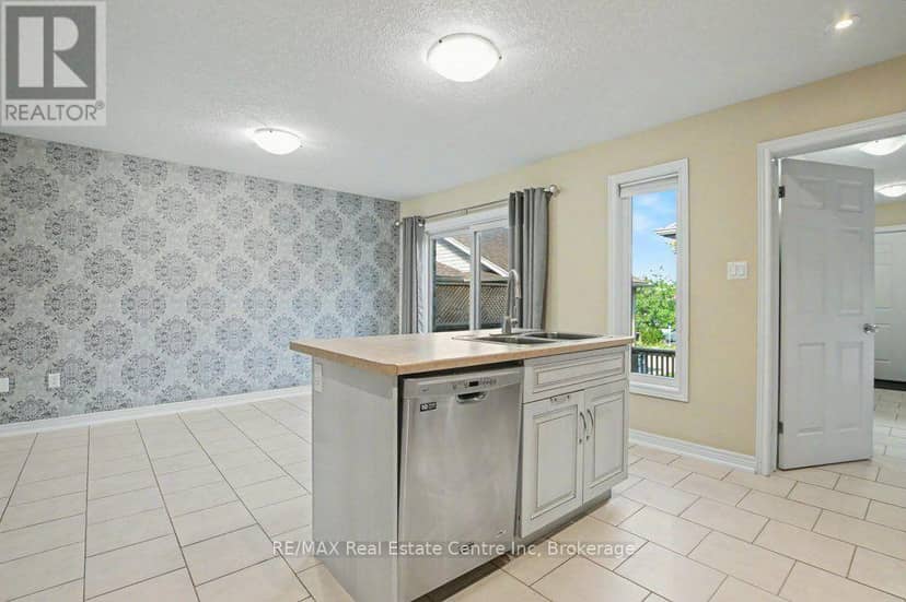 14 - 14 Amos Drive — photo 16 of 40