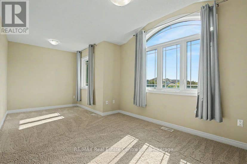 14 - 14 Amos Drive — photo 19 of 40