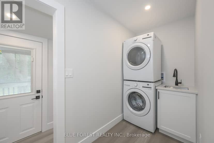 186 Victoria Street — photo 10 of 21