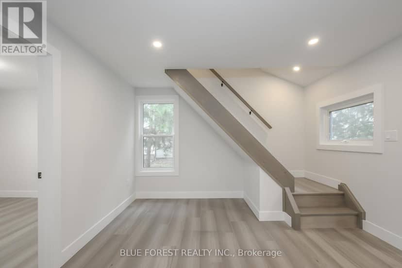186 Victoria Street — photo 13 of 21