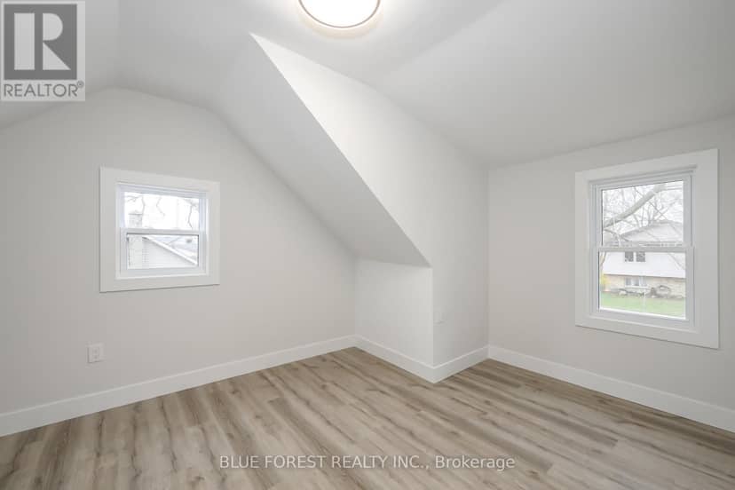 186 Victoria Street — photo 17 of 21