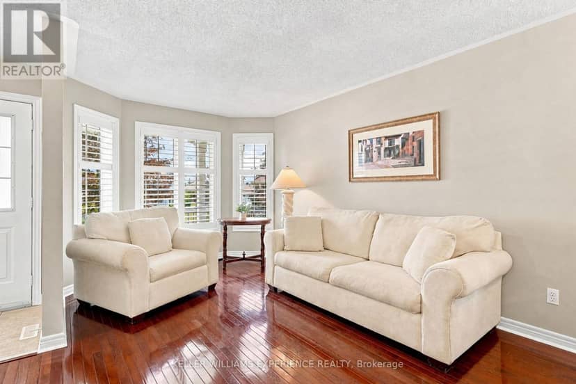 7 Stanley Street, Barrie, photo 5