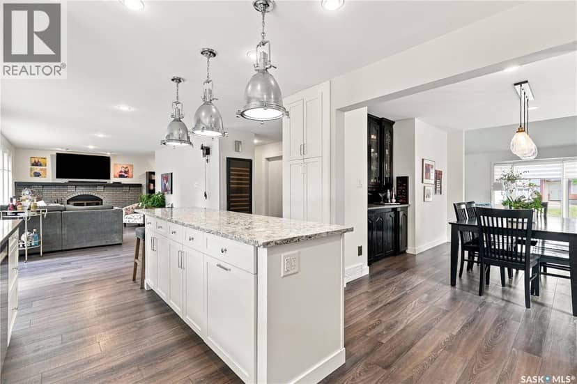 3742 Wetmore CRESCENT — photo 16 of 40