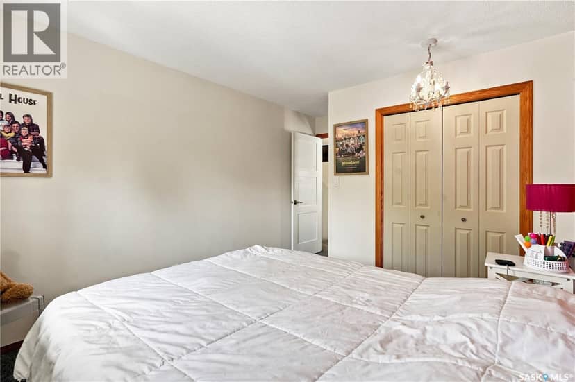3742 Wetmore CRESCENT — photo 38 of 40