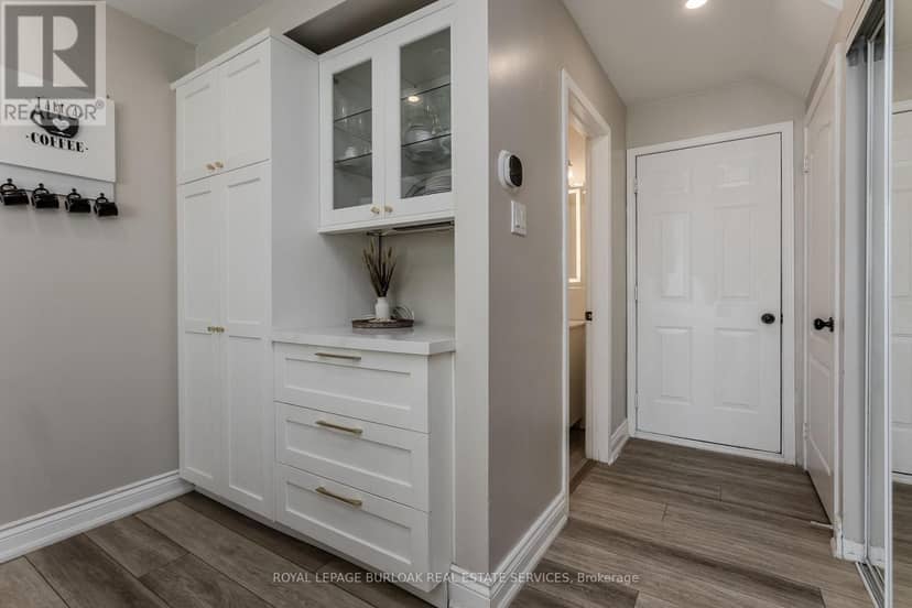 5190 Wood Crescent — photo 11 of 33