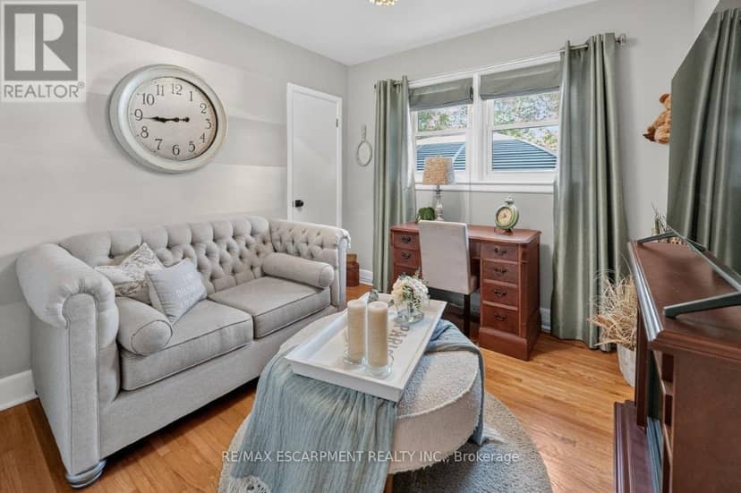 465 Springbank Crescent — photo 14 of 31