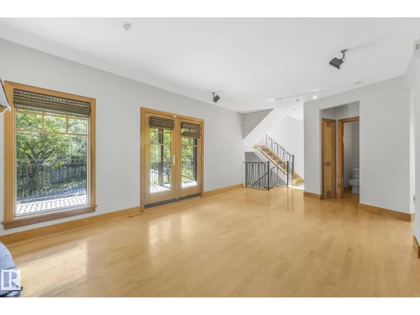 9404 100A AV NW — photo 24 of 40