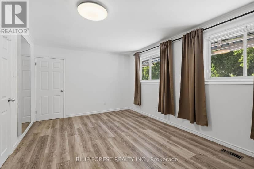 83 Amy Crescent — photo 19 of 40