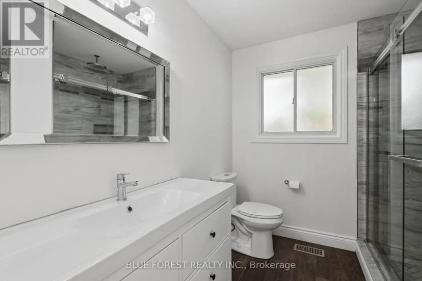 83 Amy Crescent — photo 20 of 40