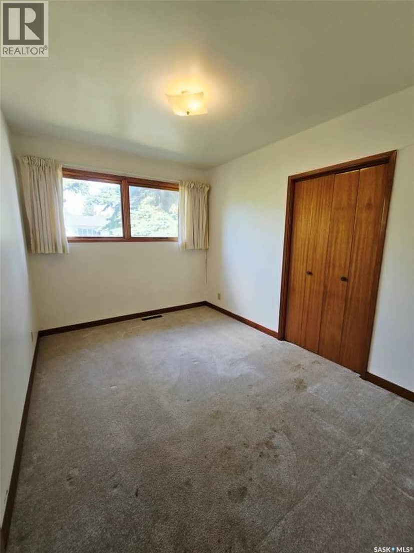 123 Riedel AVENUE W — photo 15 of 40