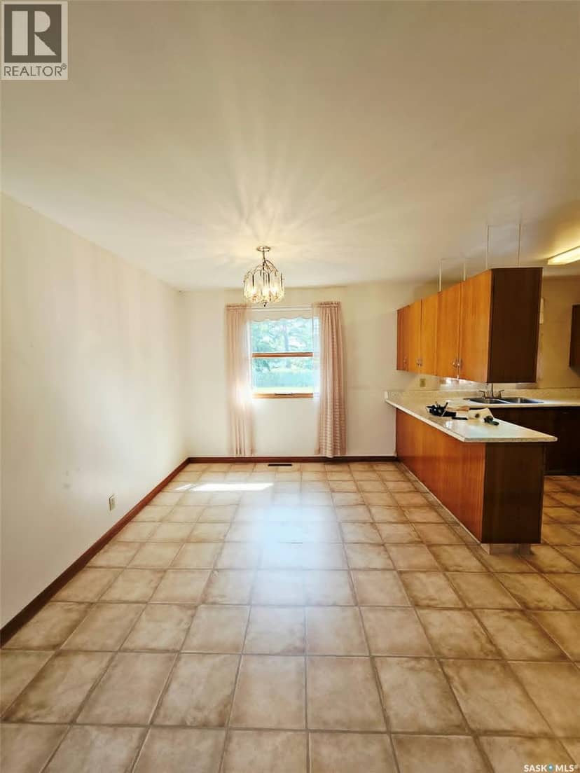 123 Riedel AVENUE W — photo 6 of 40