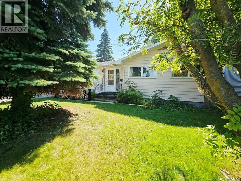 123 Riedel AVENUE W — photo 1 of 40