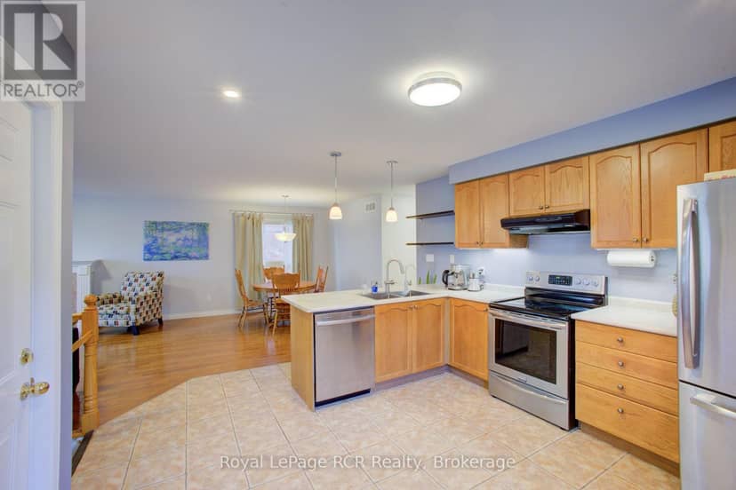 952 Gzowski Street — photo 13 of 24