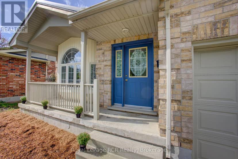 952 Gzowski Street — photo 3 of 24