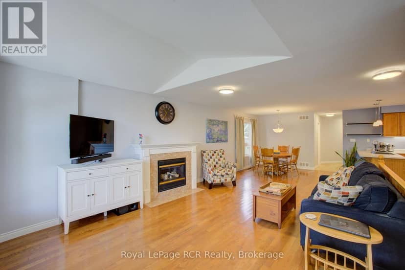 952 Gzowski Street — photo 4 of 24
