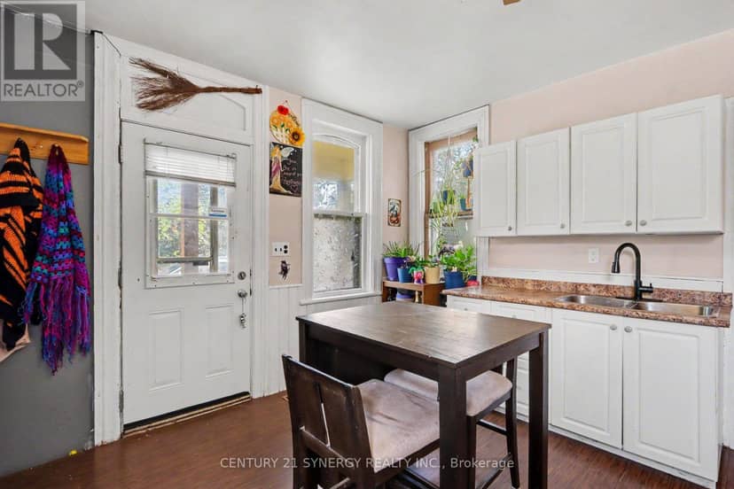 37 Smiths Falls Avenue, Smiths Falls, photo 3