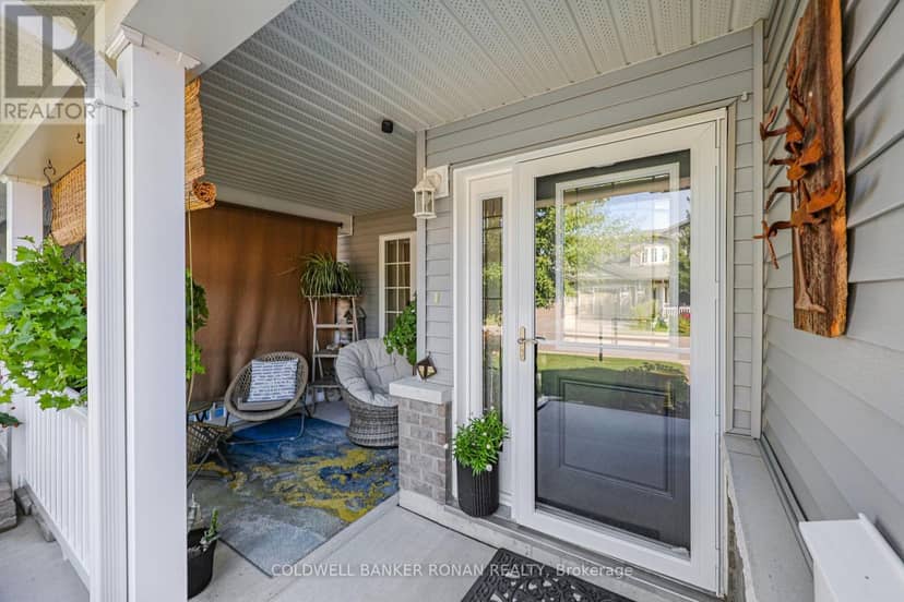 82 Ivy Crescent — photo 2 of 28