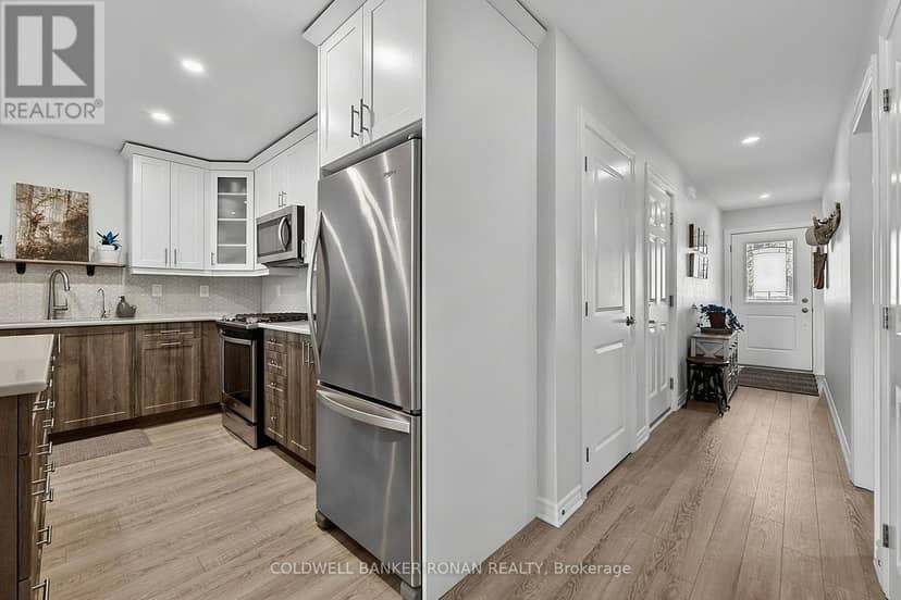 82 Ivy Crescent — photo 5 of 28
