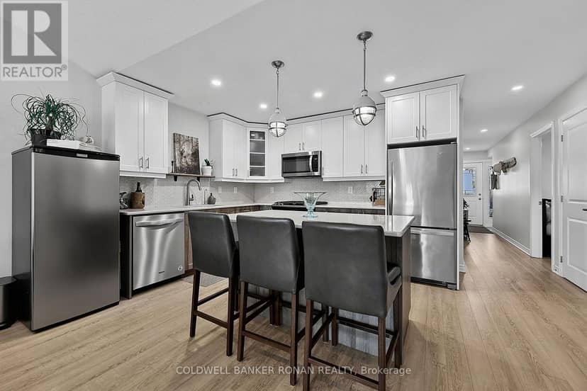 82 Ivy Crescent — photo 7 of 28