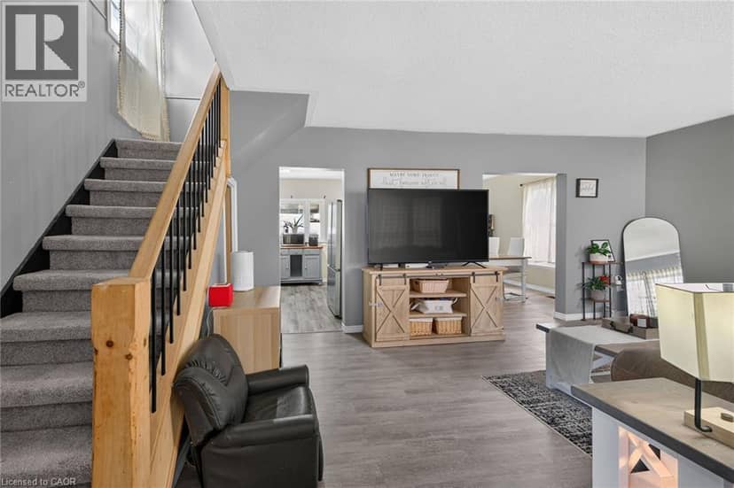 306 GEORGE Street, Dunnville, photo 4