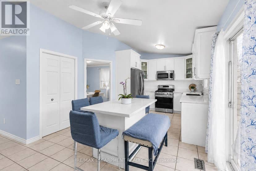 172 Alderlea Avenue — photo 16 of 40