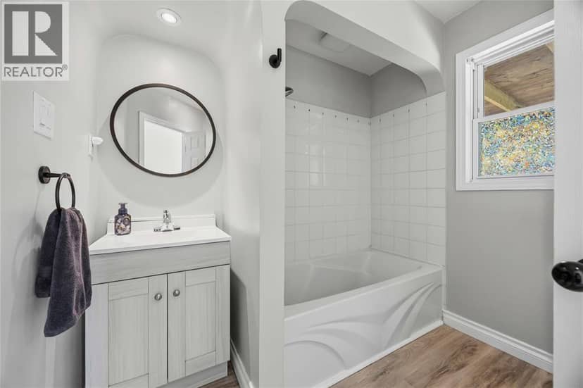 207 VICTORIA AVENUE East — photo 19 of 38
