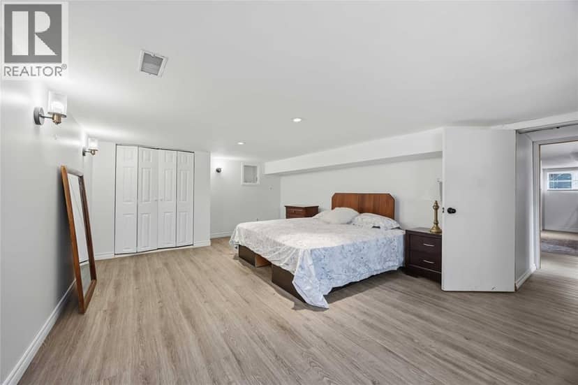 207 VICTORIA AVENUE East — photo 28 of 38