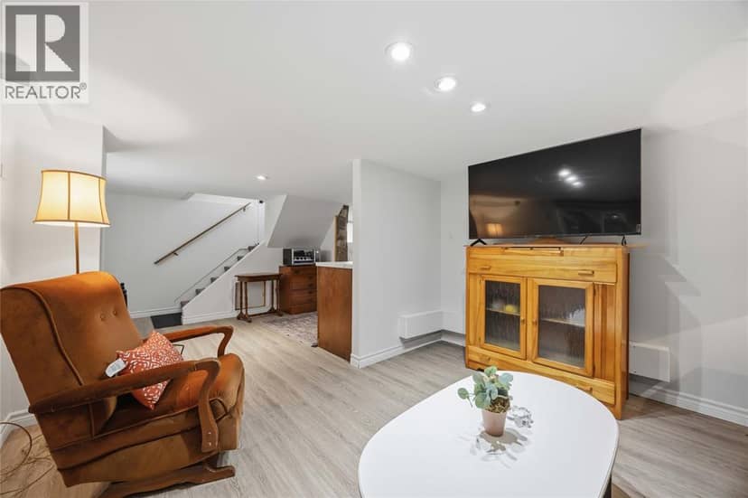 207 VICTORIA AVENUE East — photo 20 of 38