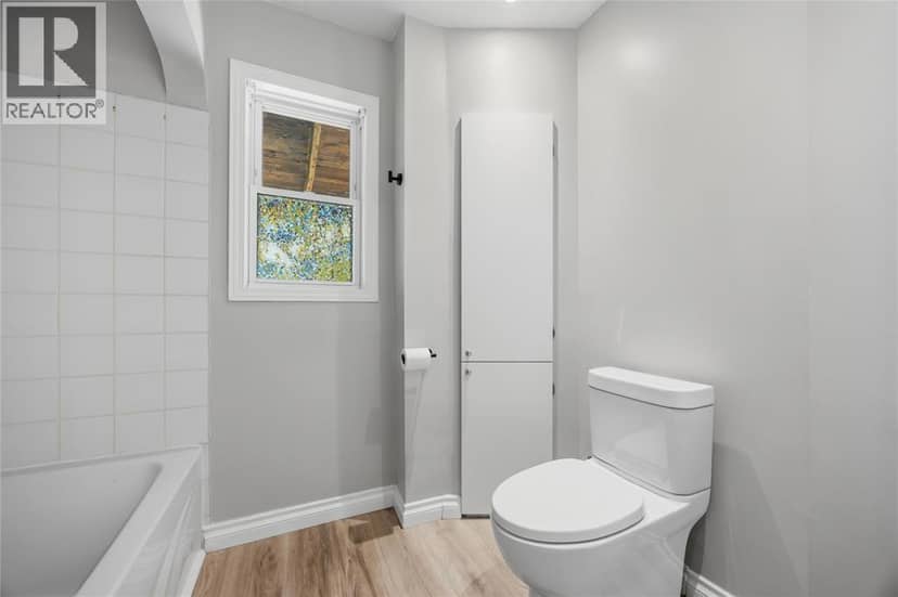 207 VICTORIA AVENUE East — photo 21 of 38