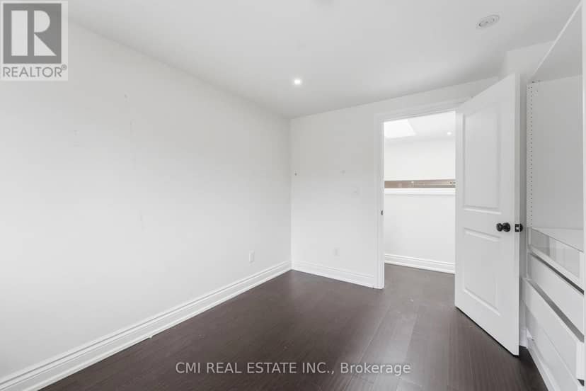 677 Lomond Crescent — photo 21 of 40
