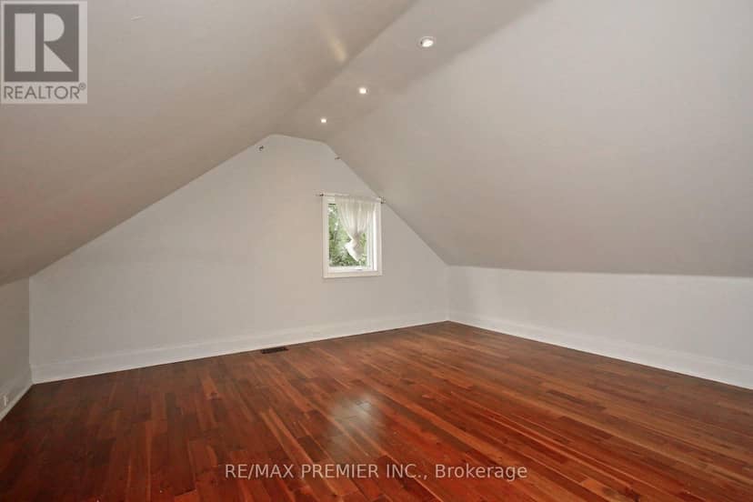 226 Ritson Road S — photo 15 of 23