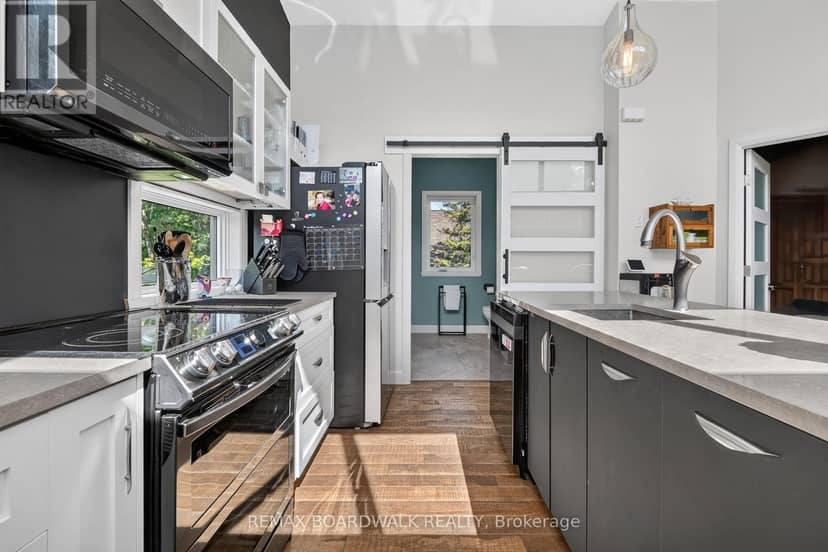 703 Montee Lebrun — photo 12 of 40