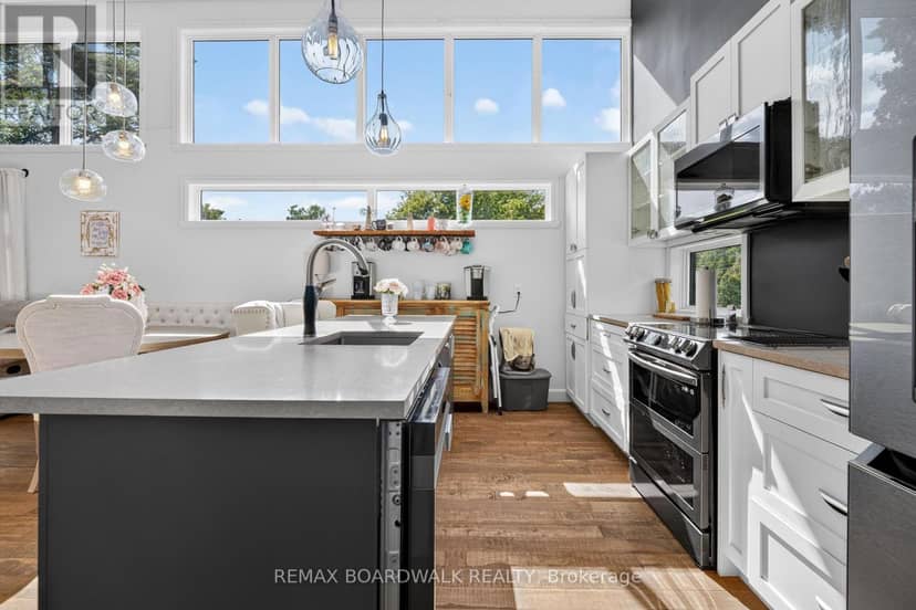 703 Montee Lebrun — photo 13 of 40