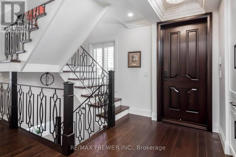 21 Elizabeth Street N, Brampton, photo 4
