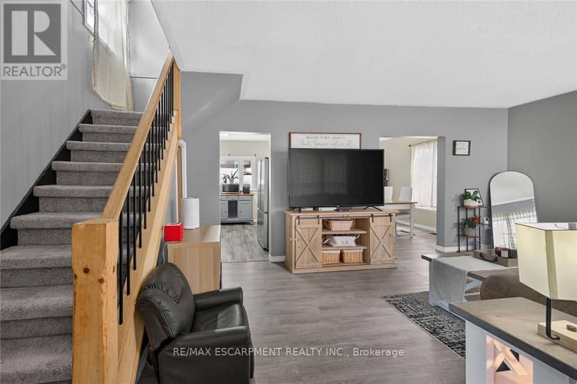 306 George Street — photo 4 of 23