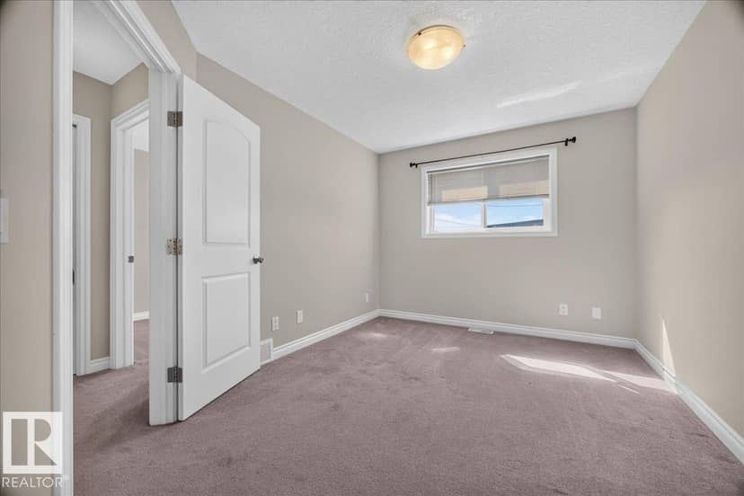 4925 51 AV — photo 22 of 35