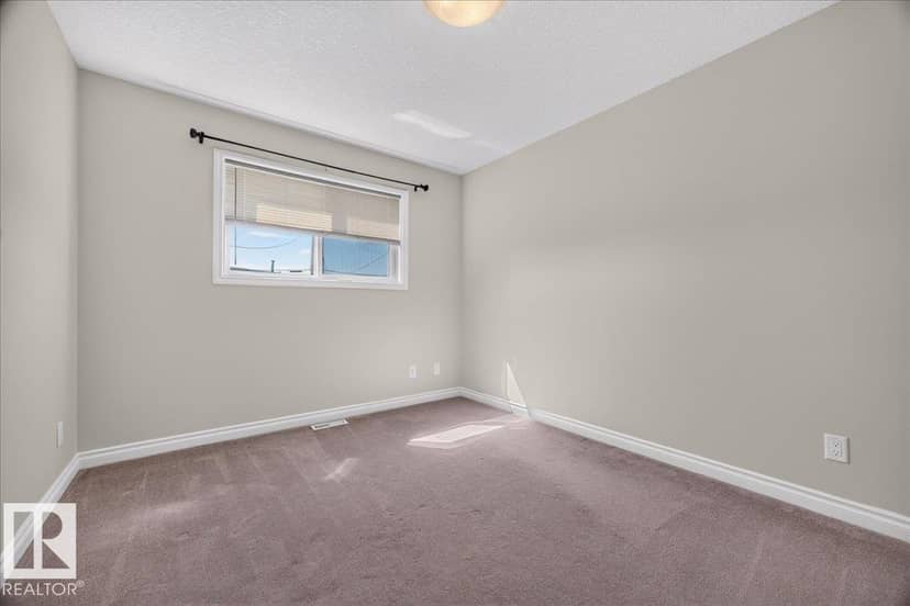 4925 51 AV — photo 20 of 35