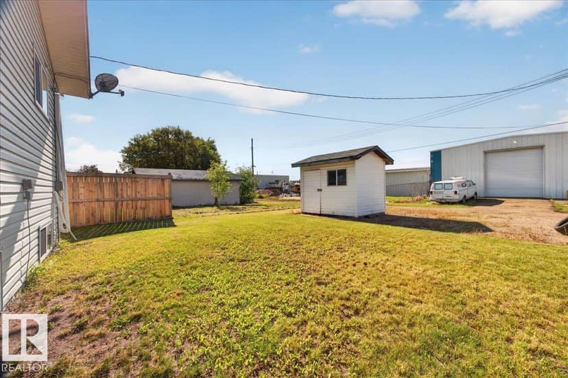 4925 51 AV — photo 31 of 35