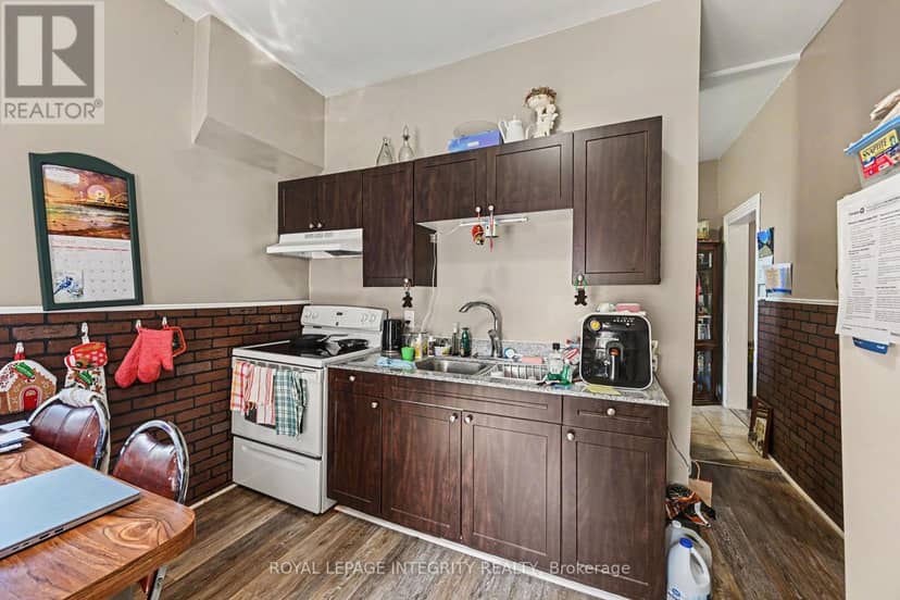 48 Elmsley Street S — photo 10 of 24