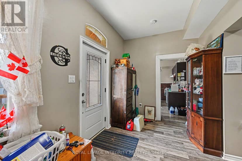 48 Elmsley Street S — photo 3 of 24